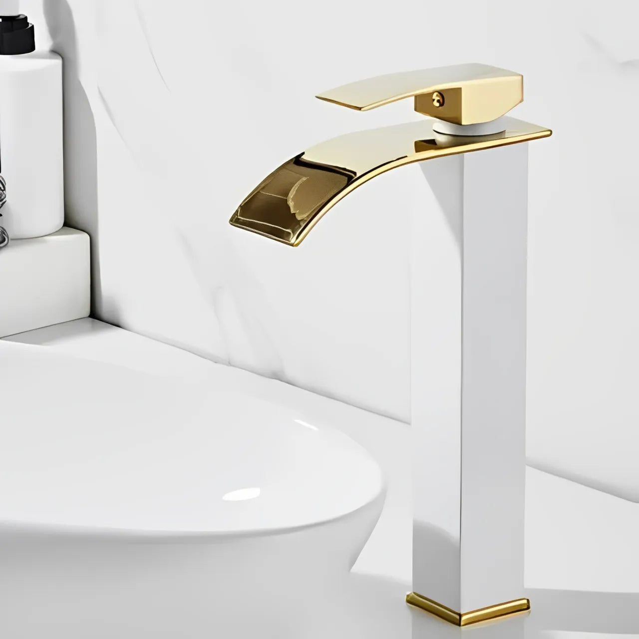 Torneira Cascata Dourada Luxo para Banheiro Monocomando Alta Brilho Premium Luxea