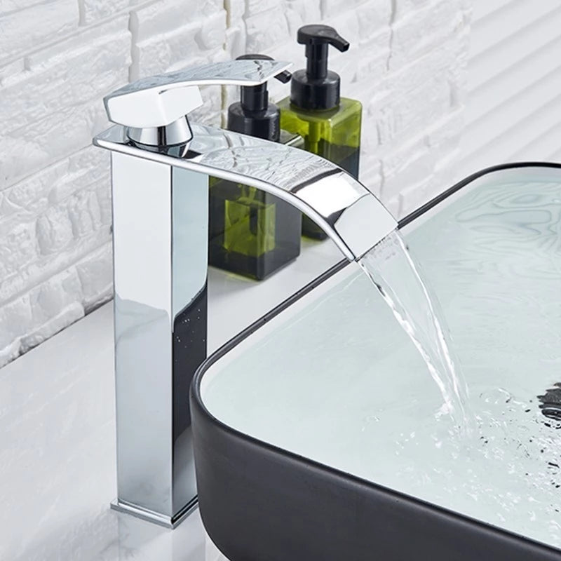 Torneira Cascata Dourada Luxo para Banheiro Monocomando Alta Brilho Premium Luxea
