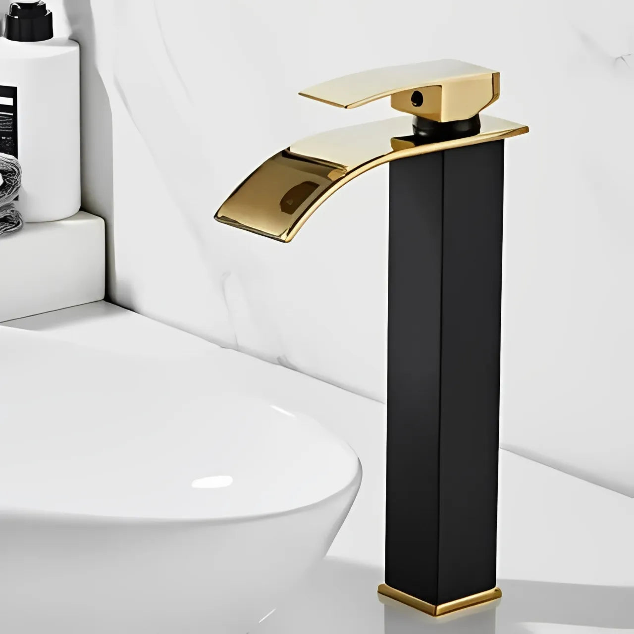 Torneira Cascata Dourada Luxo para Banheiro Monocomando Alta Brilho Premium Luxea