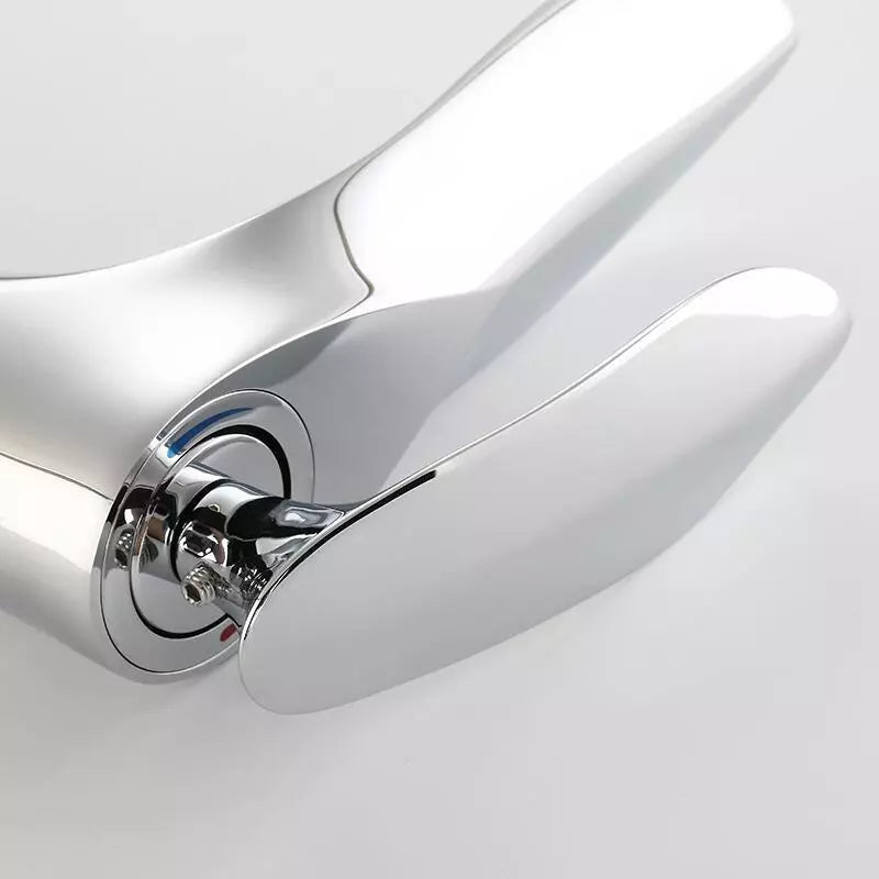 Torneira Luxea para Banheiro Monocomando Bica Baixa em Metal com Cascata de Luxo