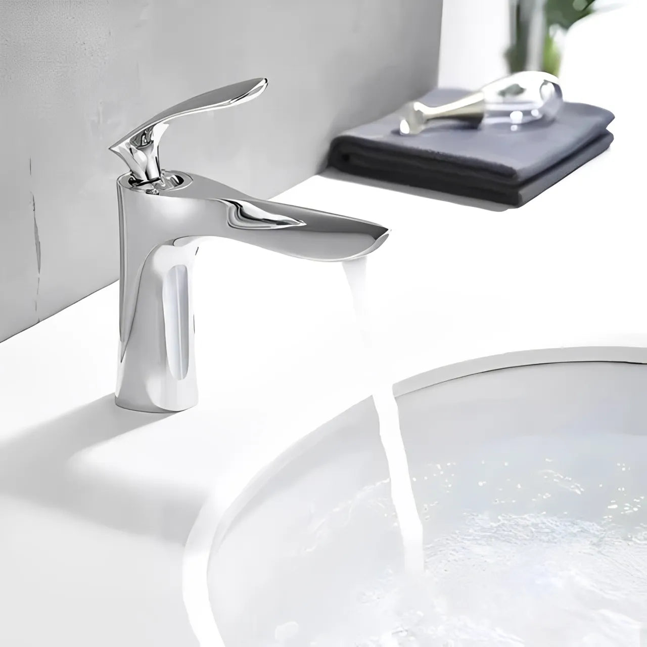 Torneira Luxea para Banheiro Monocomando Bica Baixa em Metal com Cascata de Luxo